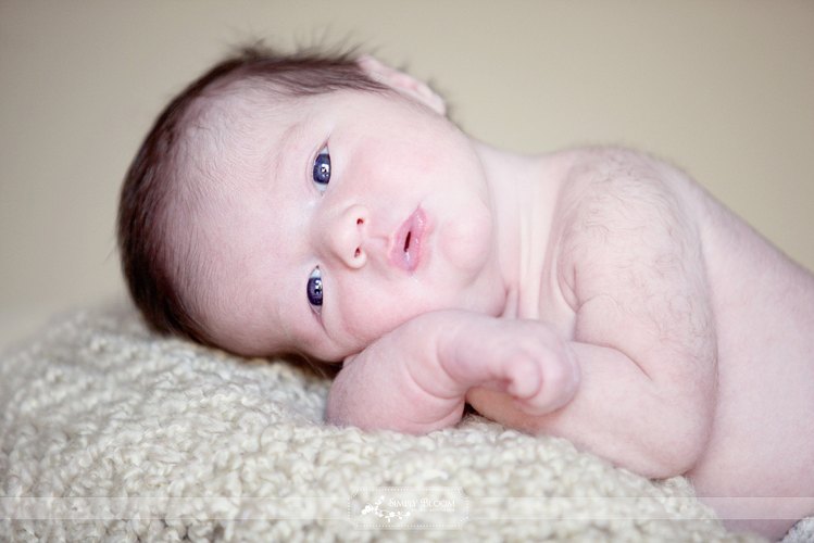 नवजात शिशु के शरीर से बाल हटाने के लिए क्या करें - hot to remove hair from new born baby